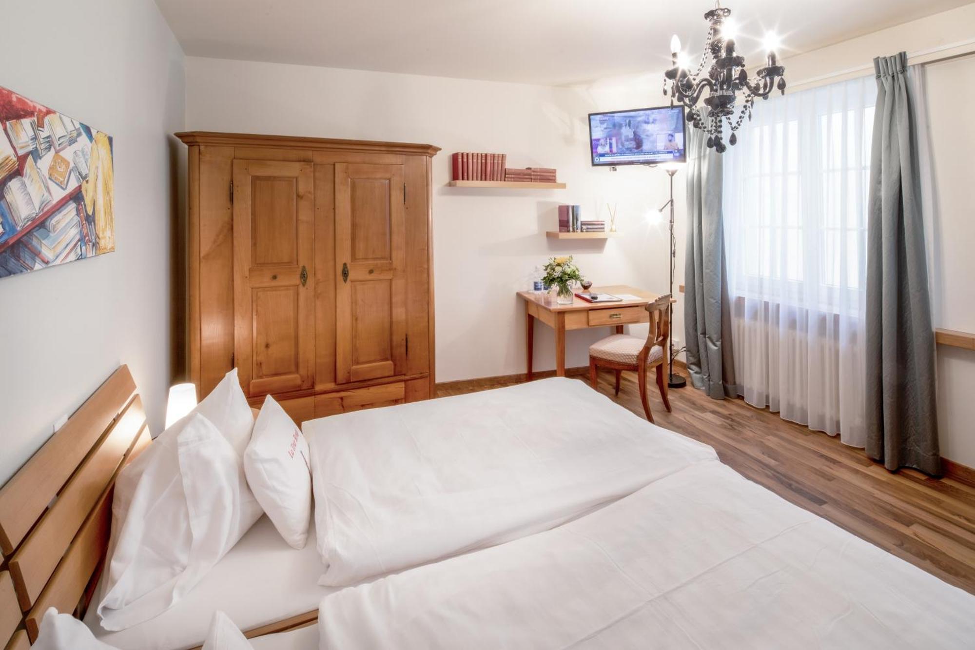 Hotel Roter Turm 3*